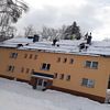 Odklízení sněhu ze střechy