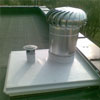 Opracování betonové desky do folie Sikaplan a montáž ventilační turbíny s odpadovým komínkem